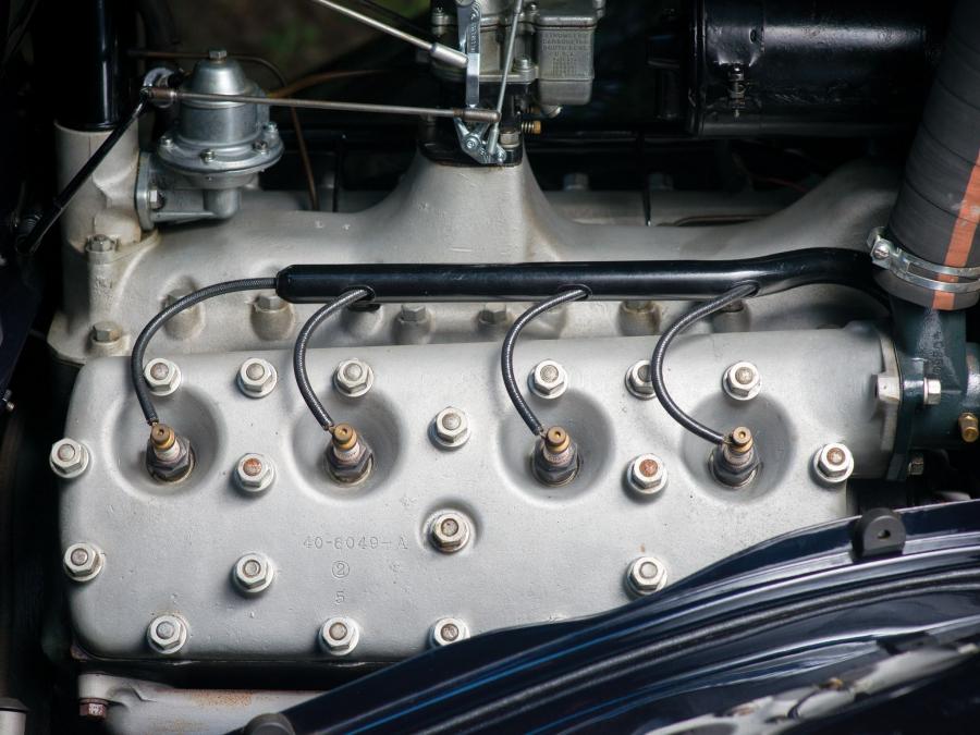  Ford V8 Deluxe Roadster 1934 года  (фото 8 из 30)